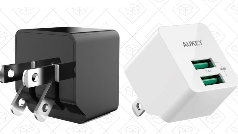 Cargador dual de Aukey, $6 con código AUKWALLA